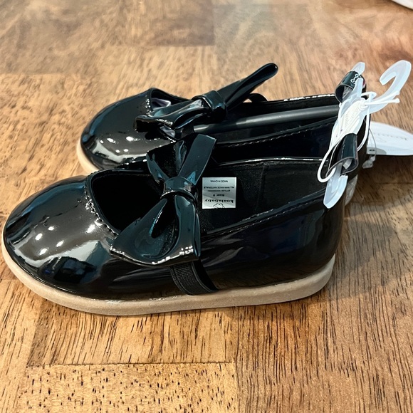 NWT- Koala Baby Black Mary Jane with Bow Shoes - Picture 3 of 3